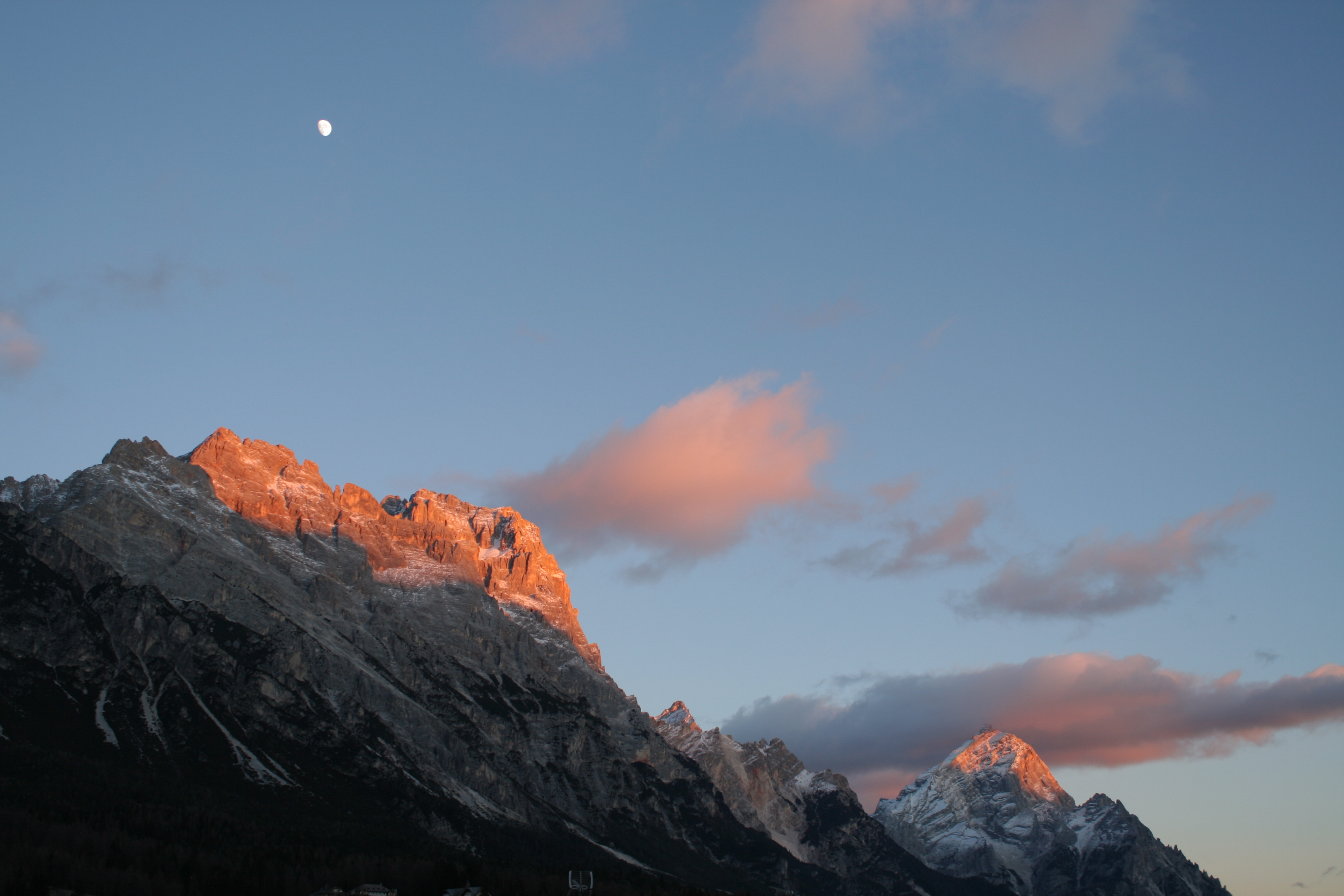 La Luna nell'Enrosadira
